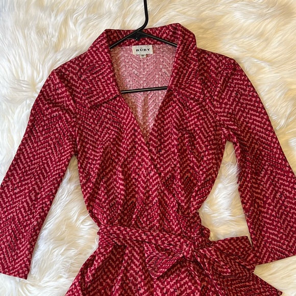 Wrap Dress Belted 70’s style Point Collar V Neck 3/4 Sleeve Red Printed Size S - Picture 5 of 8